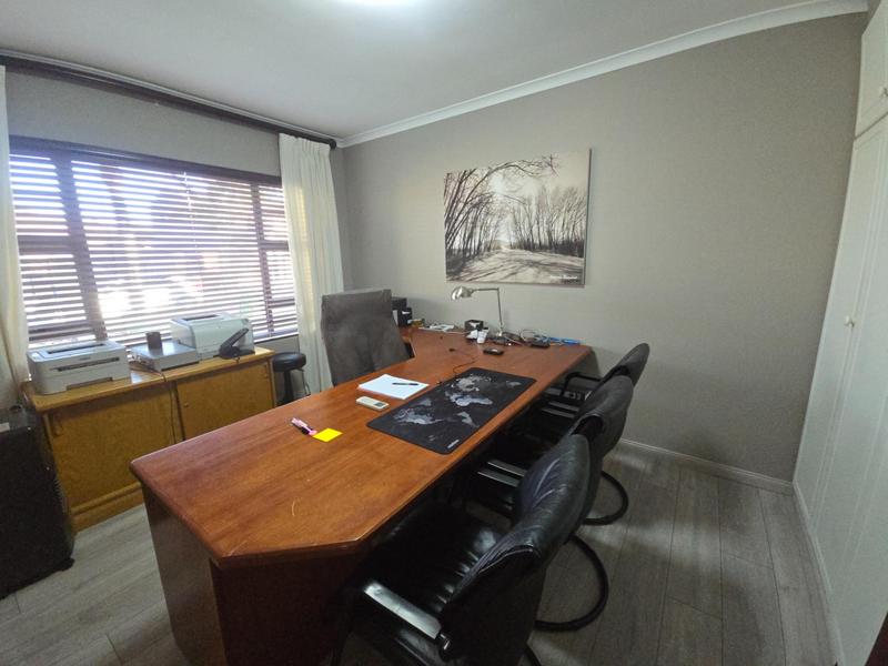 To Let 5 Bedroom Property for Rent in Goedehoop Western Cape